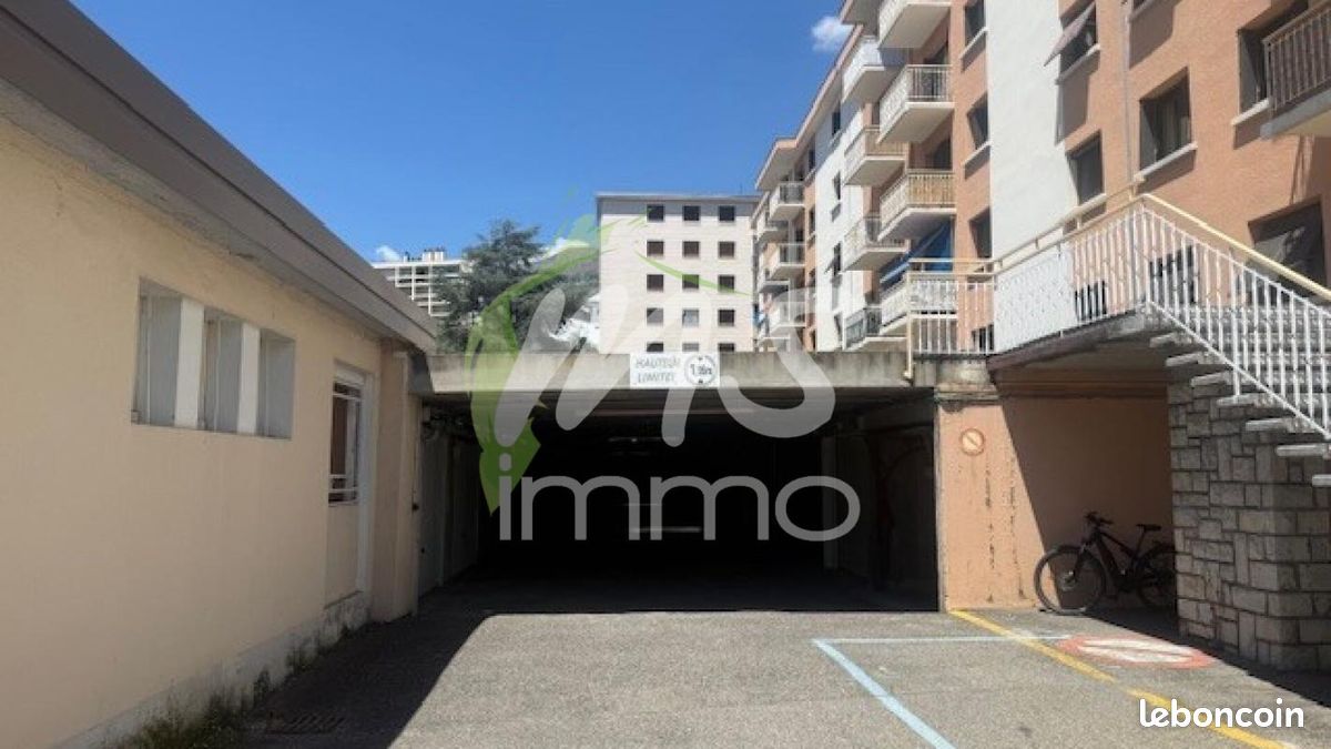 Garage/box Gap · 94 €/mois