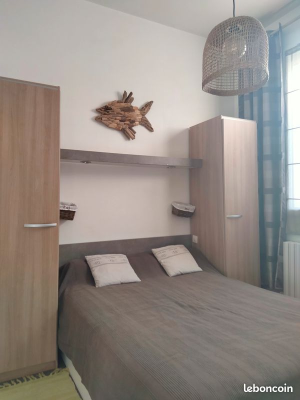 Maison de pêcheur entre port et plage Locations saisonnières