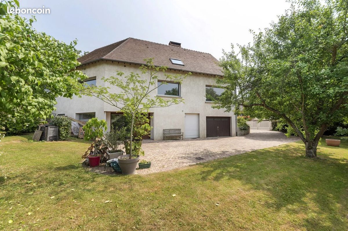 Maison 8 pièces 237 m² · à La Ferté-Alais · 237 m² · 439 000 €