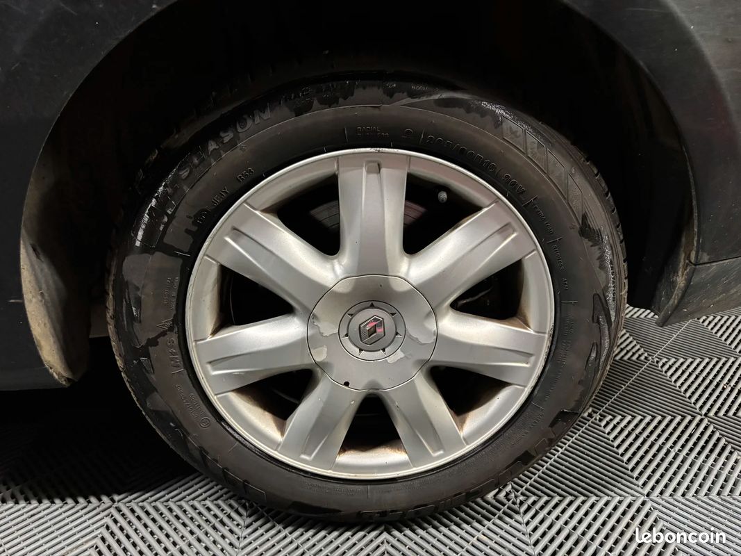 Renault LAGUNA III Black Edition Carminat (image 26)