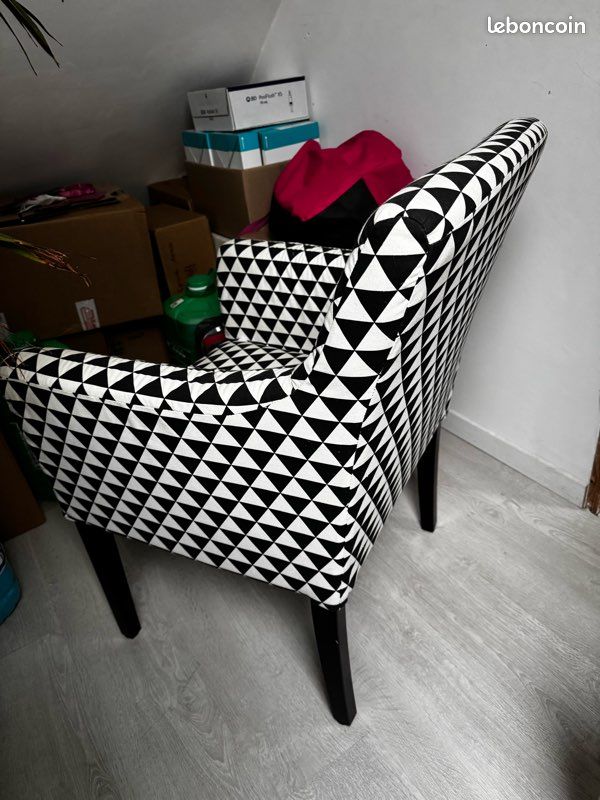 Fauteuil Confortable noir et blanc (image 2)