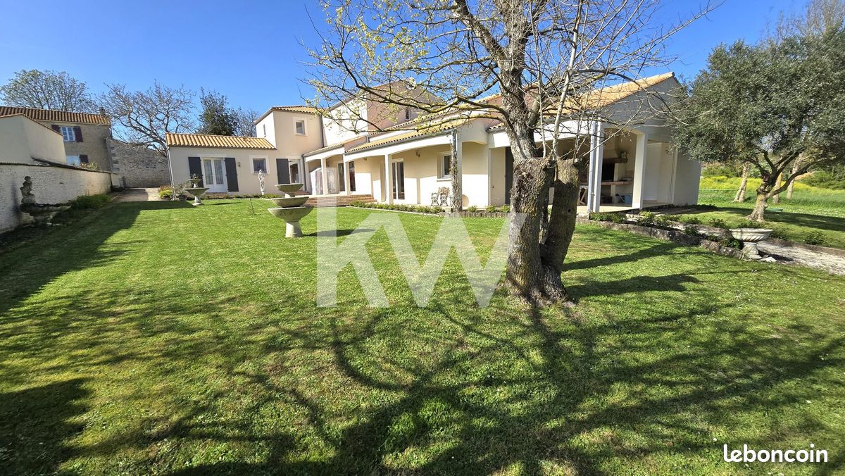 Maison 8 pièces 217 m² · à Yves · 217 m² · 589 000 €