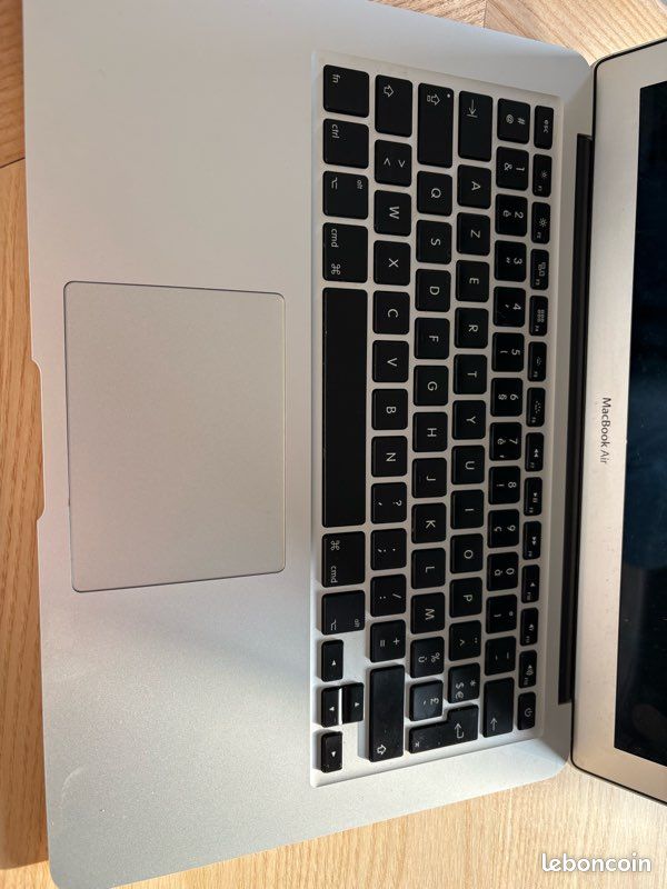 MacBook Air (image 4)