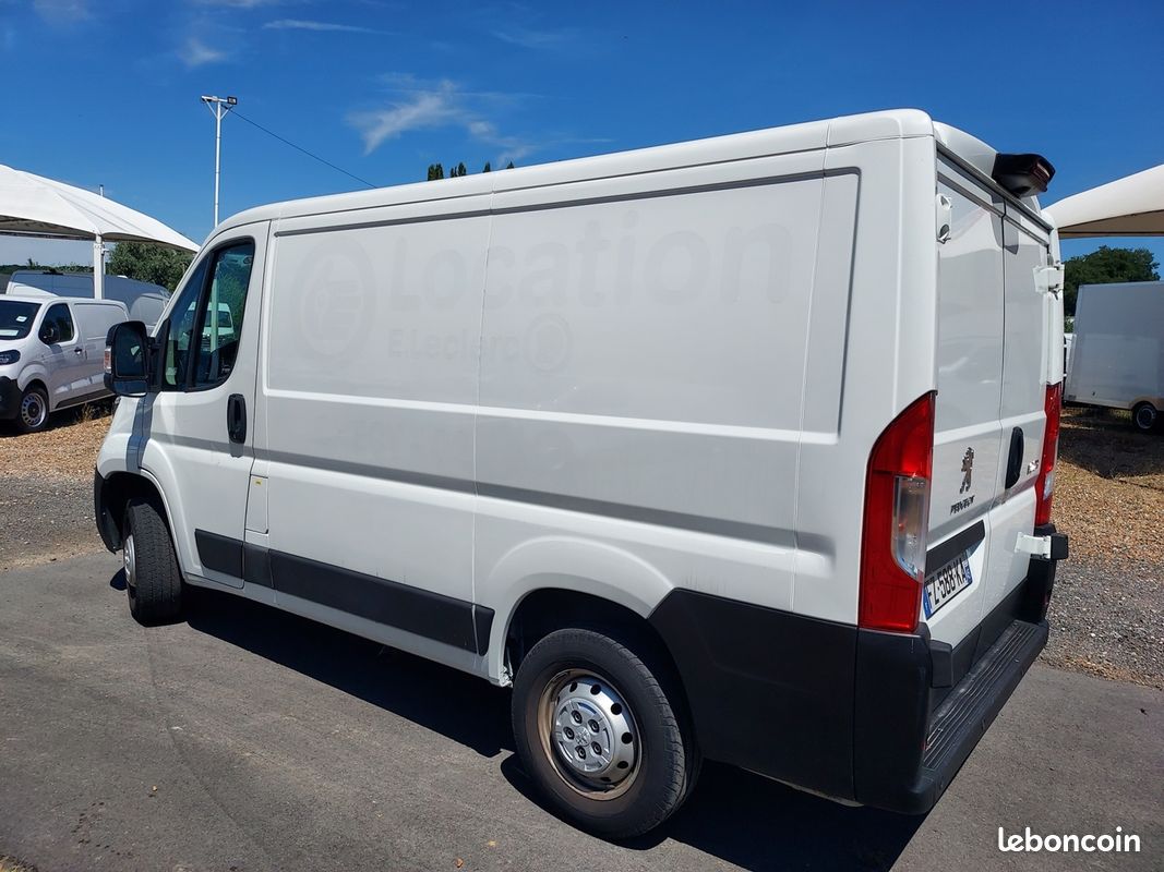 Peugeot BOXER FG 333 L1H1 2.2 BLUEHDI S&S 140CH ASPHALT (image 11)