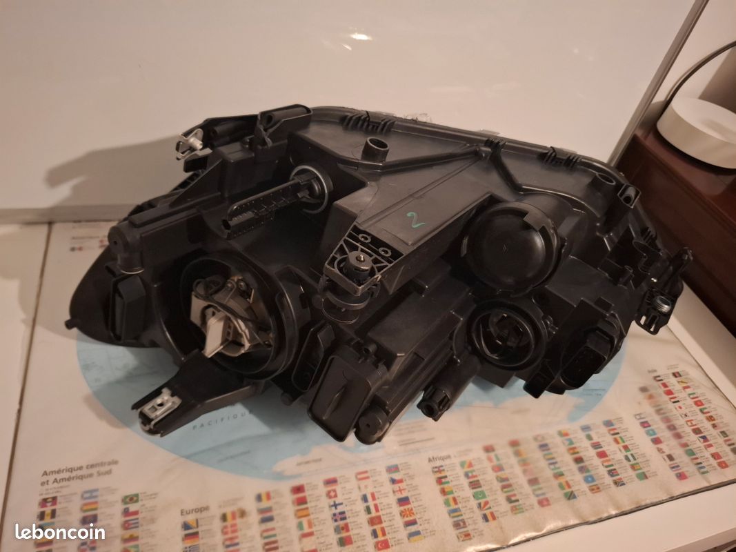 Phare avant droit d'origine Automotive Lighting pour Volkswagen Touran (image 3)