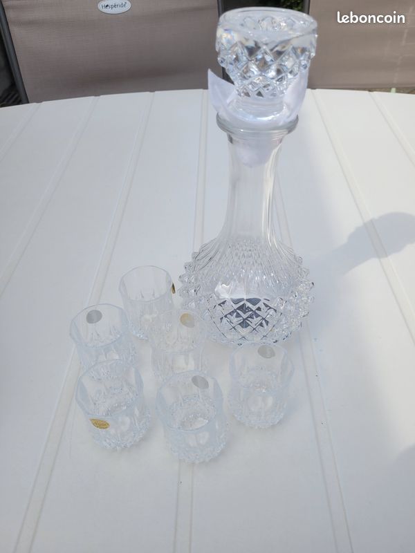 Carafe et 6 verres à liqueur en cristal (image 1)