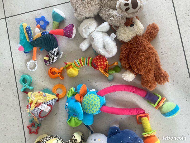 Jeux en bois tente peluche lumineuse tableau établi Jeux