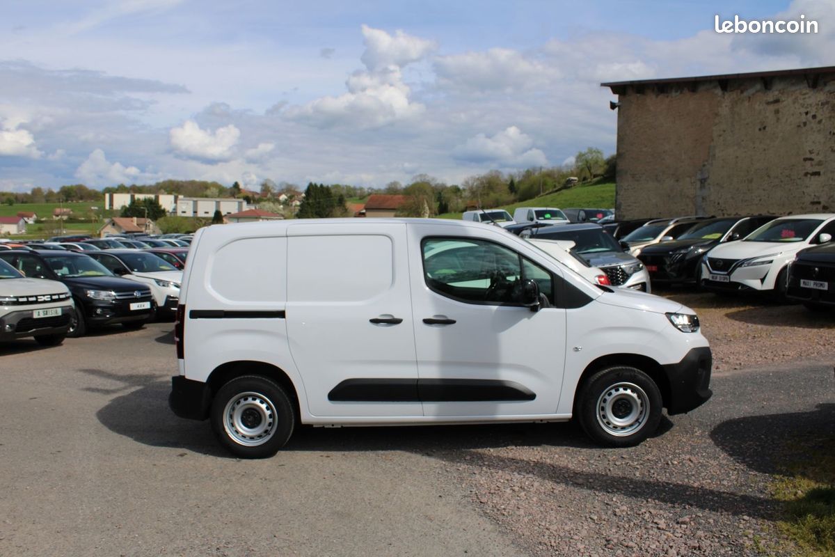 Citroen BERLINGO 5 M CONFORT BOITE 6V DIESEL 100 CV GRAND GPS 3D 2X CAMÉRA RÉGULATEUR BLUETOOTH (image 5)