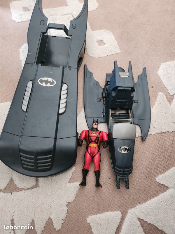 KENNER BATMAN LA serie animata Batmobile 1993 EUR 58,32 - IT KENNER BATMAN LA serie animata Batmobile 1993 EUR 58,32 - IT