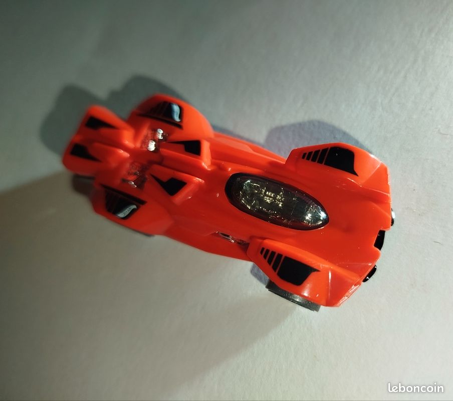 2018 - HOT Wheels neuf dans son emballage - Rodger Dodger (gris avec or