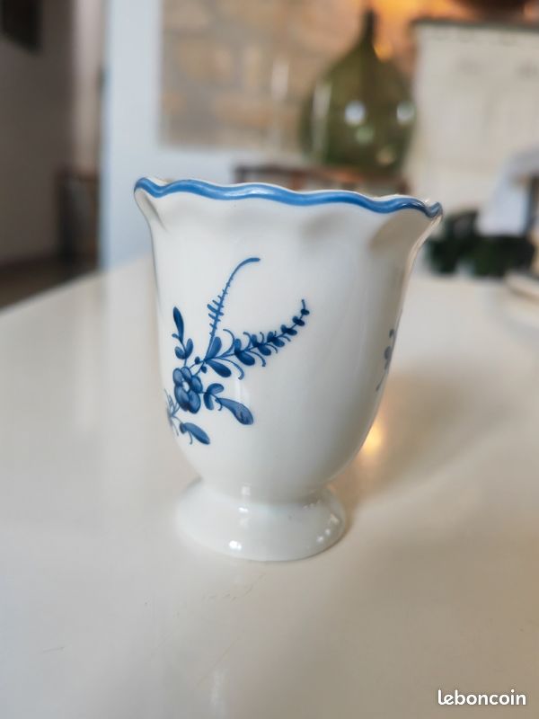 Vase en porcelaine de Chantilly (image 3)