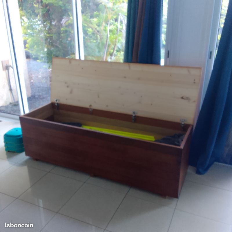 Divers meubles table/chaises/meubles/coffre (image 1)