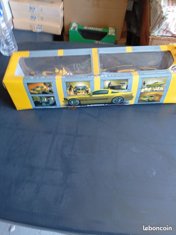Miniature ford mustang avec le jet ski (image 1)