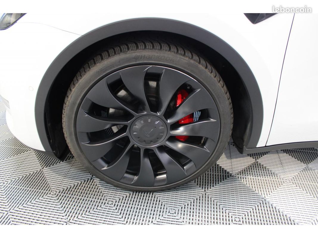 TESLA MODEL Y AWD Performance - Première main (image 28)