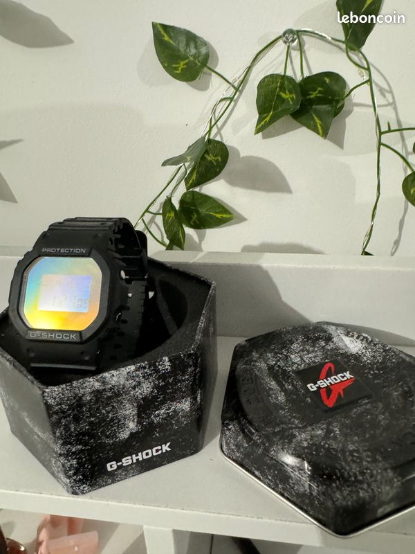 G-shock édition limitée DW-5600SR-1 Description de l'article Montre G-Shock DW-5600SR-1 Édition limitée (image 1)