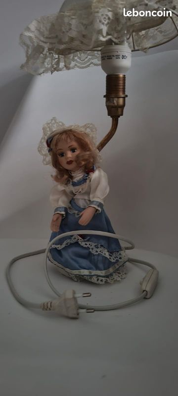 Lampe porcelaine poupée (image 1)