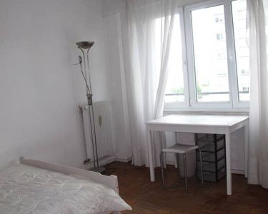 Chambre meublée