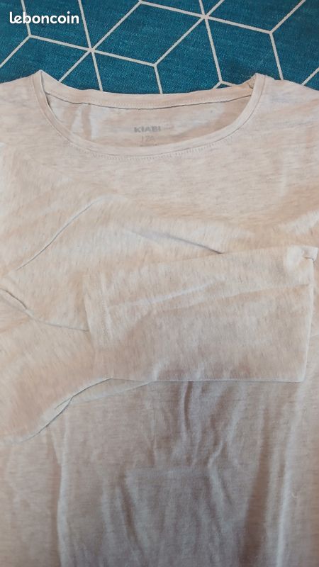 Lot 4 tee shirts (image 1)