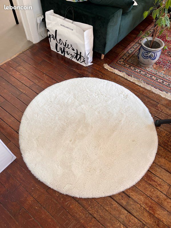 Tapis blanc rond à poils doux (image 1)