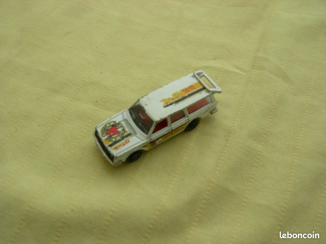 Volvo Break 245 DI Officiel Majorette N°220 miniature (image 1)