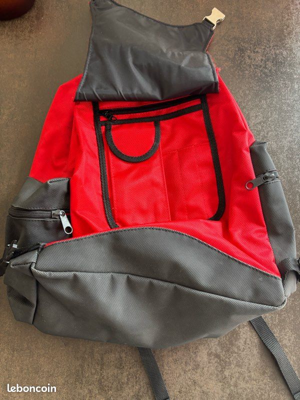 Sac à dos rouge Nounette in Paris