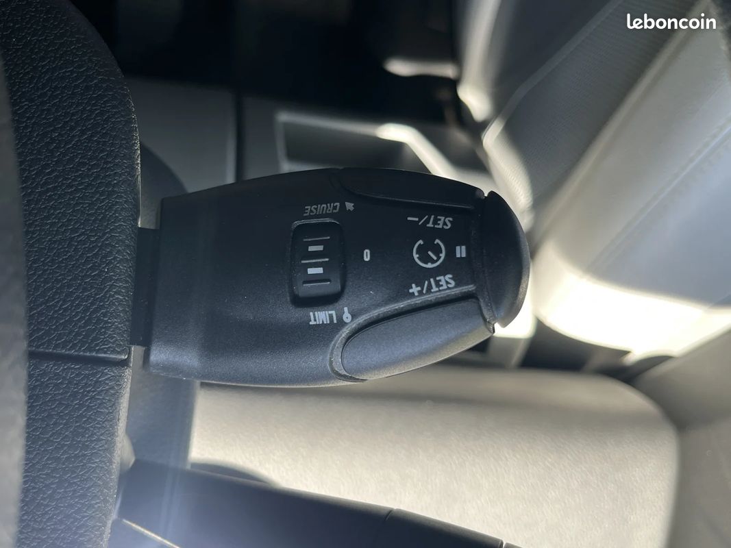 Peugeot 3008 2.0 HDI 150CH Féline / 1ERE MAIN / ENTRETIEN COMPLET / FULL OPTIONS / TOIT PANORAMIQUE (image 33)