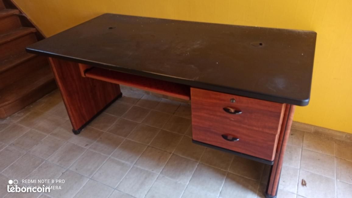Bureau (image 2)