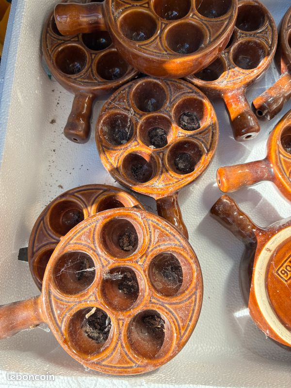 ENSEMBLE DE 6 caquelons poêlons escargots 6 trous Grès céramique marron ENSEMBLE DE 6 caquelons poêlons escargots 6 trous Grès céramique marron