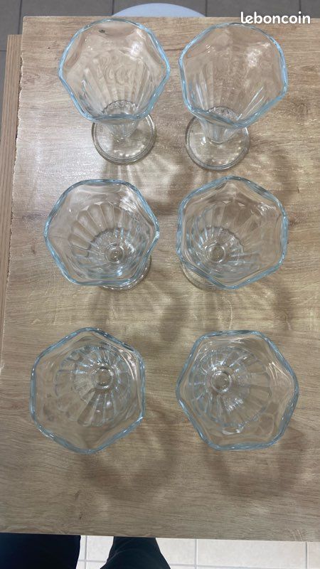 Utils de cuisine- Lot de verrerie vintage - Environ 50 pièces - Verres, coupes à glace, carafe - Bon état (image 15)