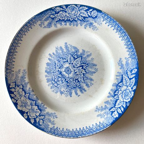 Service de Table complet Semi-Porcelaine de St Amand - Hamage 69 pcs Années 30