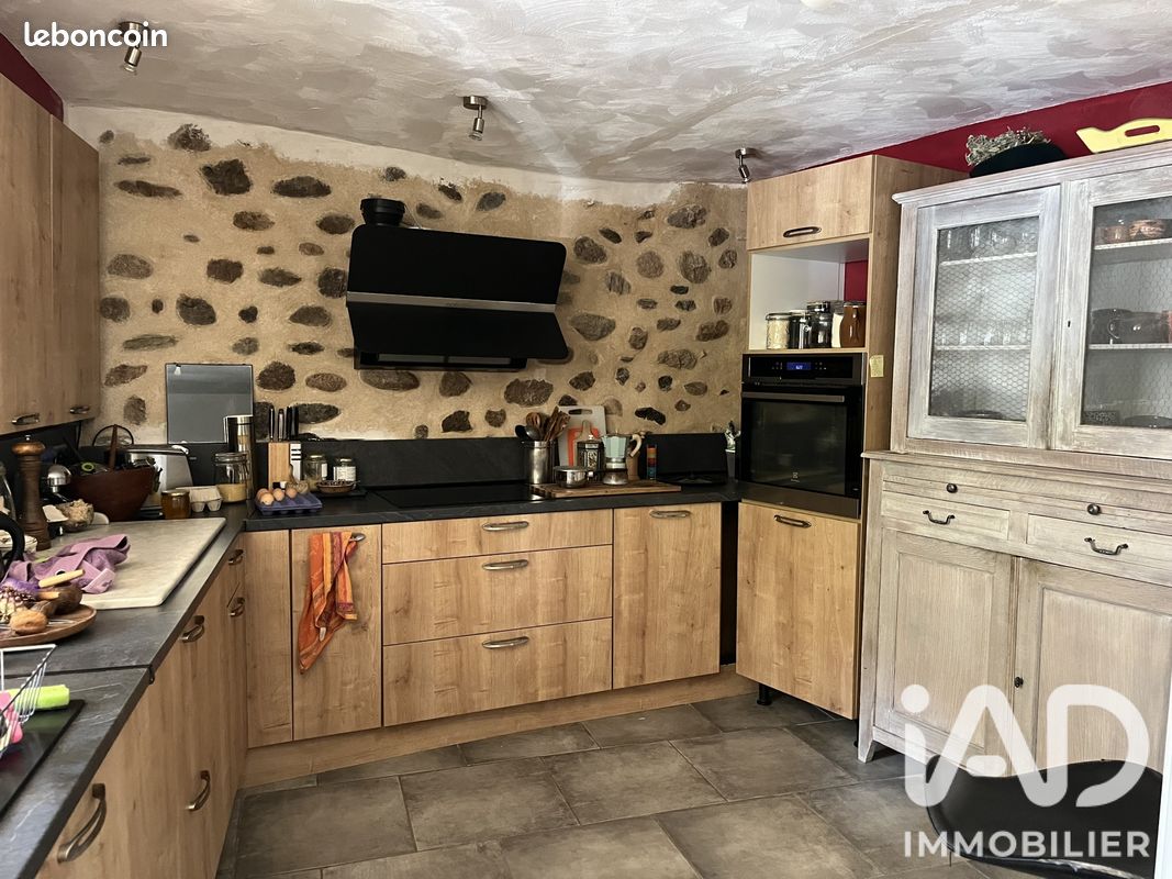 Maison 5 pièces 139 m² · à Saint-Fortunat-sur-Eyrieux · 139 m² · 215 000 €