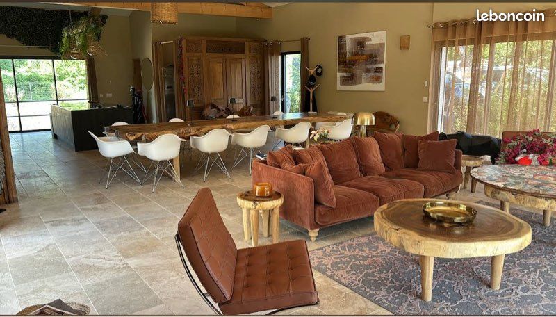 Maison 7 pièces 350 m² · à Grimaud · 350 m² · 7 000 €/mois