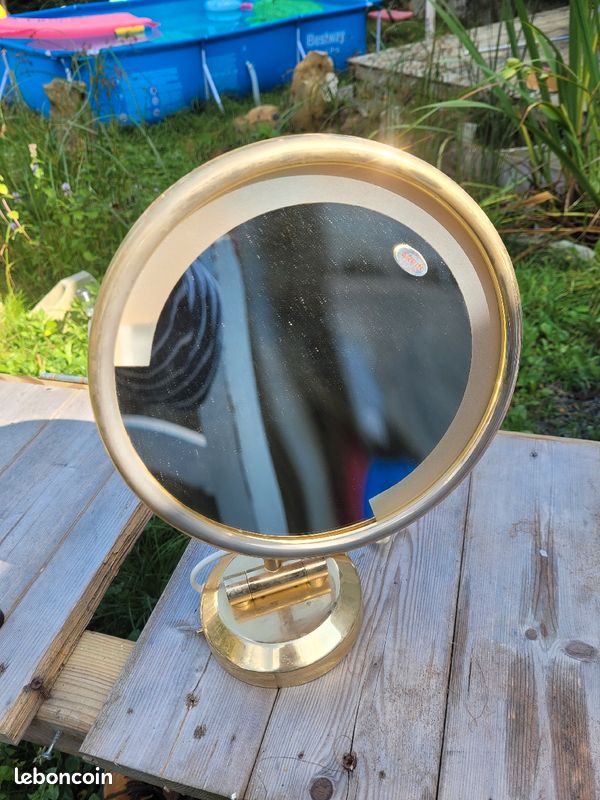 Ancien miroir grossissant (image 2)
