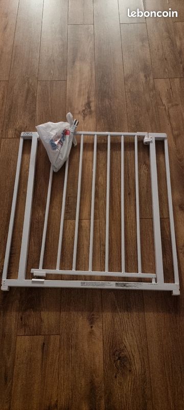 Barriere de sécurité bébé acier 70 cm (image 1)