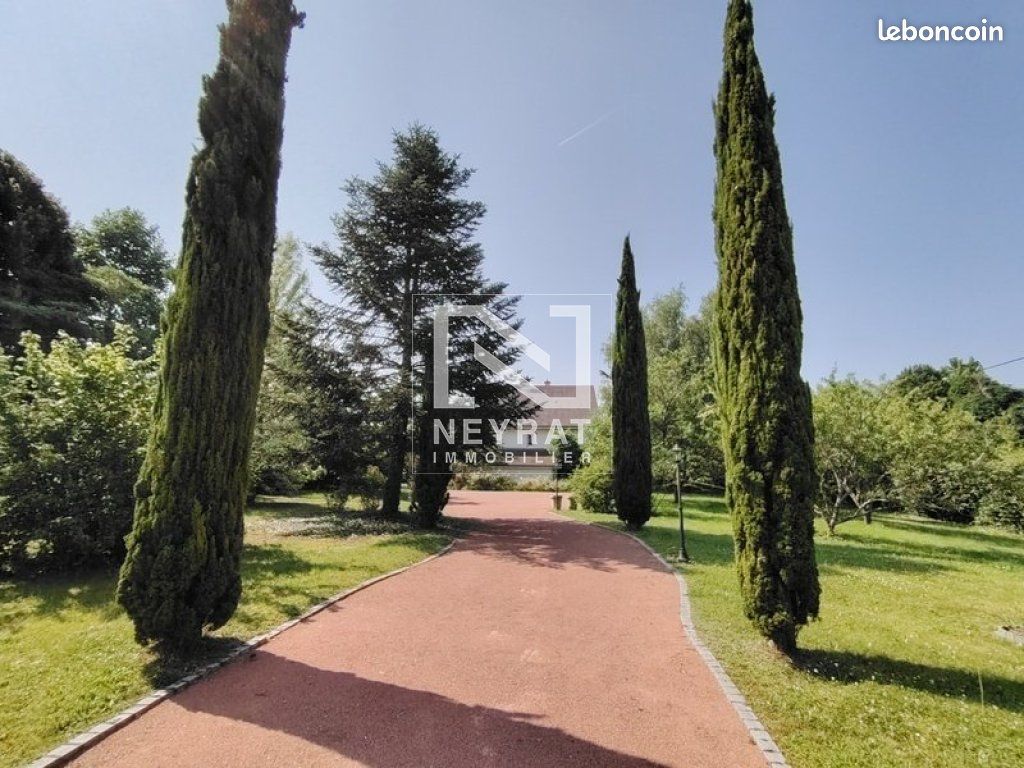 Maison 7 pièces 264 m² · à Saint-Germain-du-Plain · 264 m² · 330 000 €