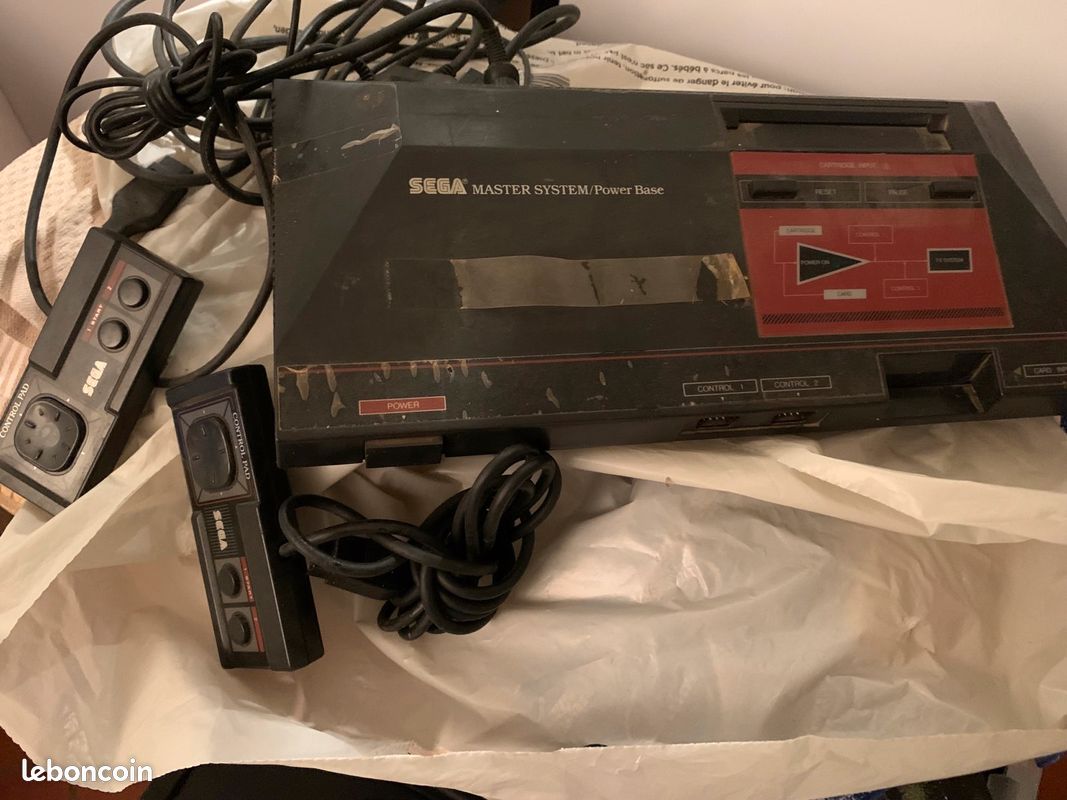 Console sega + 2 manettes (image 1)