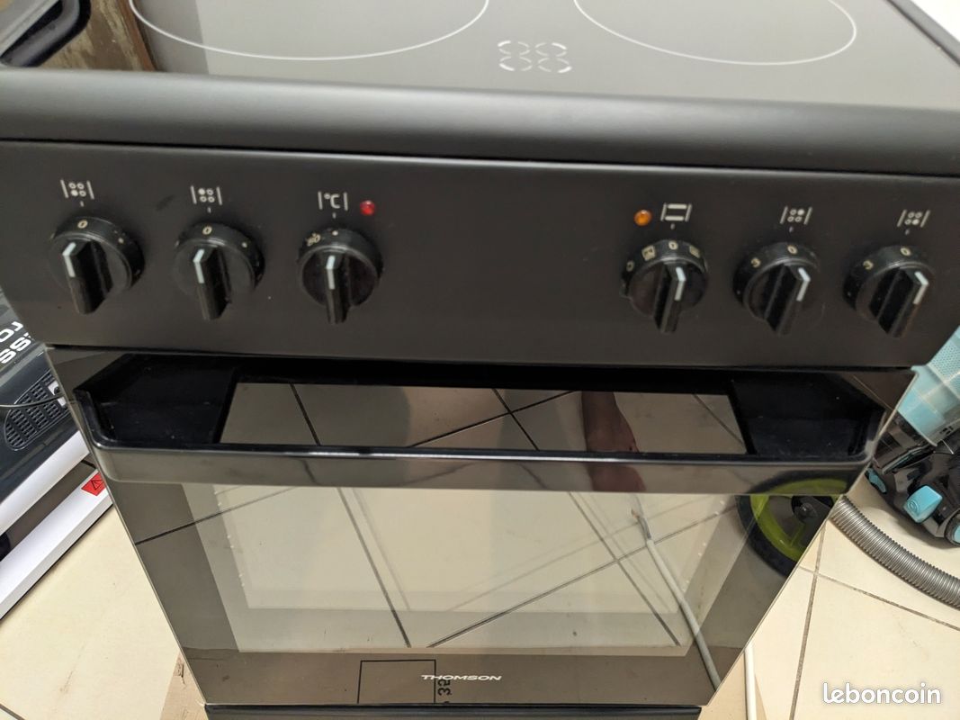 Cuisinière vitrocéramique THOMSON TCC51.4BM – Très bon état (image 2)