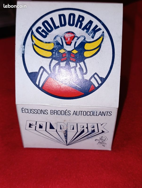 Rare présentoir vintage Goldorak 1978 +25 écussons (image 6)