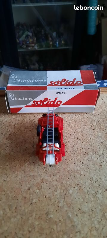 B66) HACHETTE SOLIDO POMPIERS DODGE 4X4 1/43