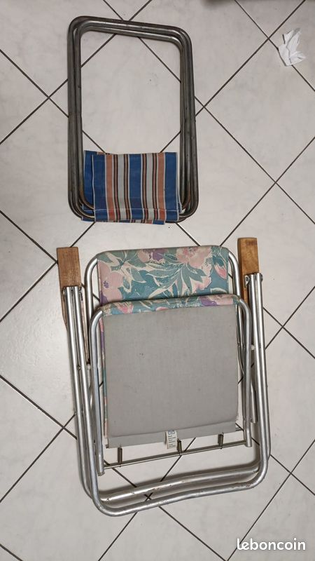 Lot de camping vintage : 1 fauteuil pliant + 2 tabourets (image 4)