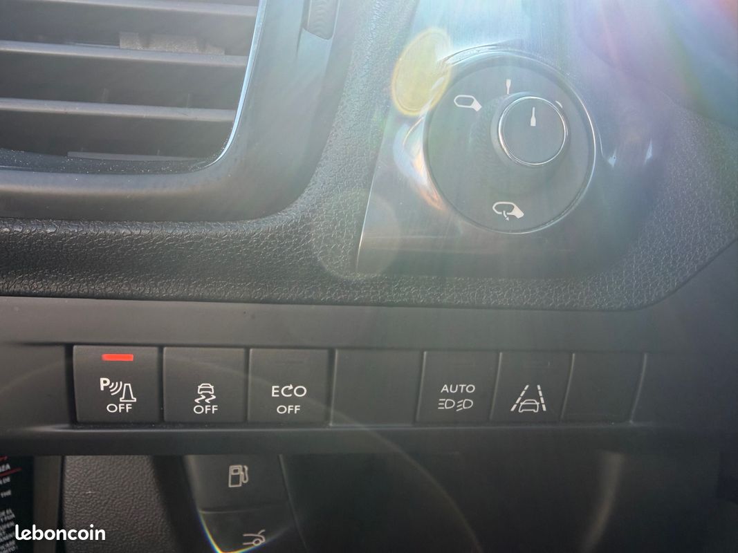 Citroen ds5 hybrid4 2.0 hdi 163ch 4x4 so chic etg fulls options garantie (image 7)