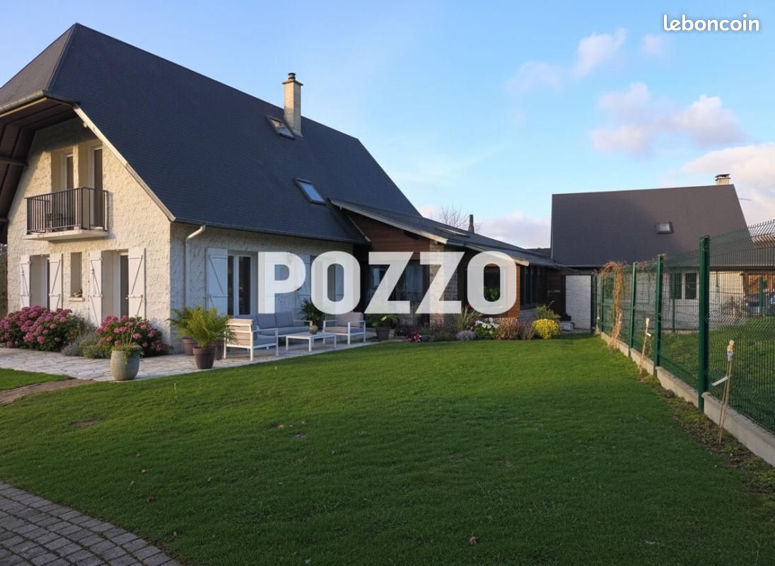Maison 9 pièces 250 m² · à Souleuvre en Bocage · 250 m² · 487 000 €