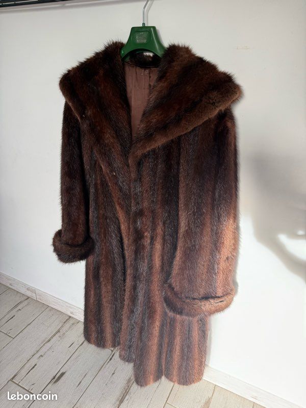 Manteau En Vison Saga - Taille 42 Marron - Manteau Femme Basique En Très Bon état