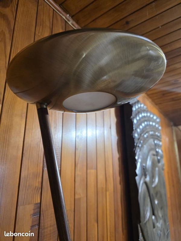 Lampadaire design métal & bois – Élégance moderne (image 9)