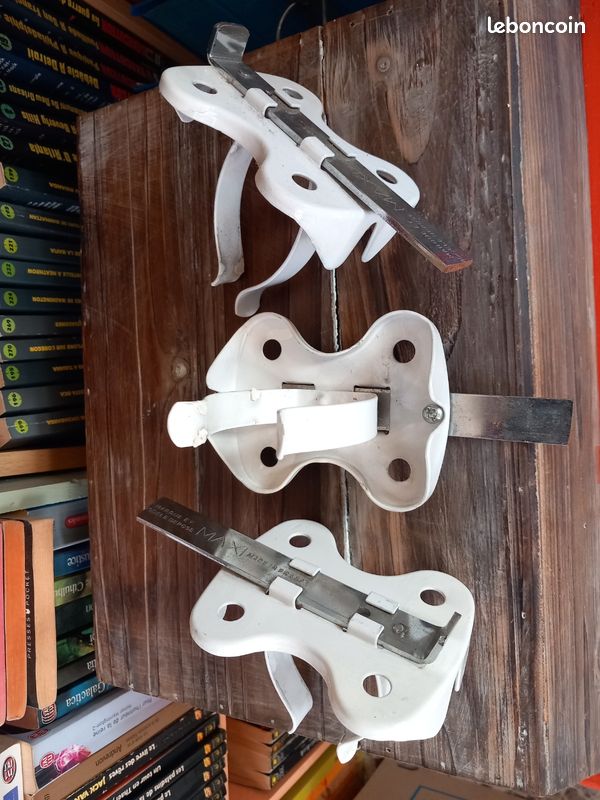 3 supports pour plaques de radiateur (image 1)
