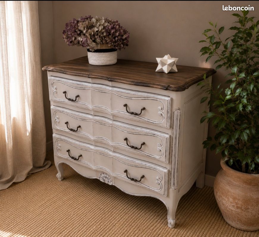 Commode patinee (image 1)