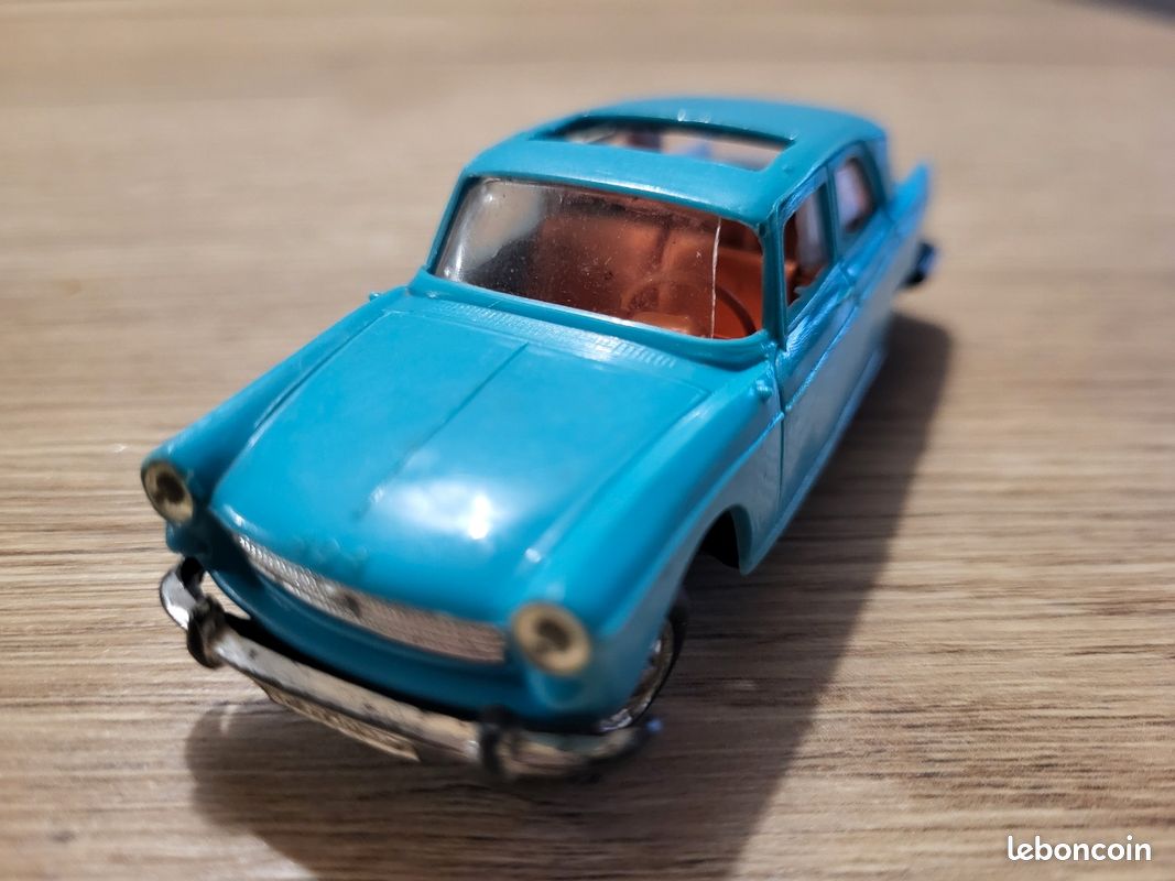 Miniature NOREV Peugeot 404 - Bleu Pale - Servo Direction - En Boîte - Occasion