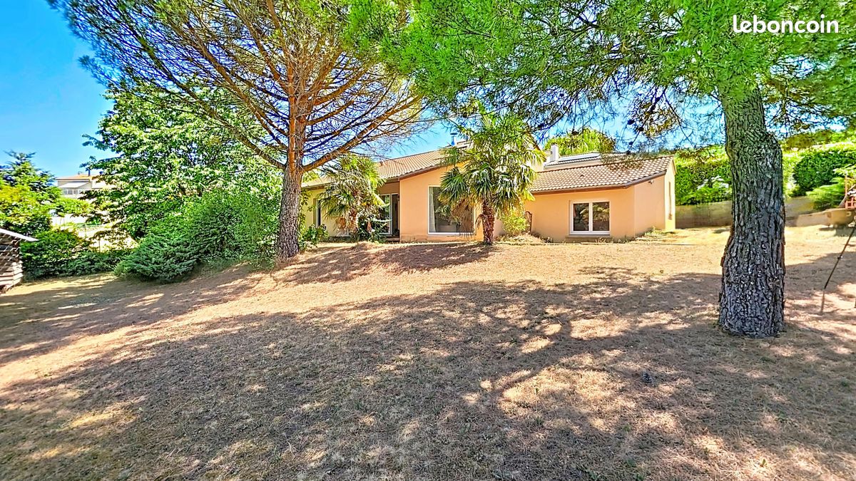 Maison 5 pièces 124 m² · à Mirefleurs · 124 m² · 299 000 €