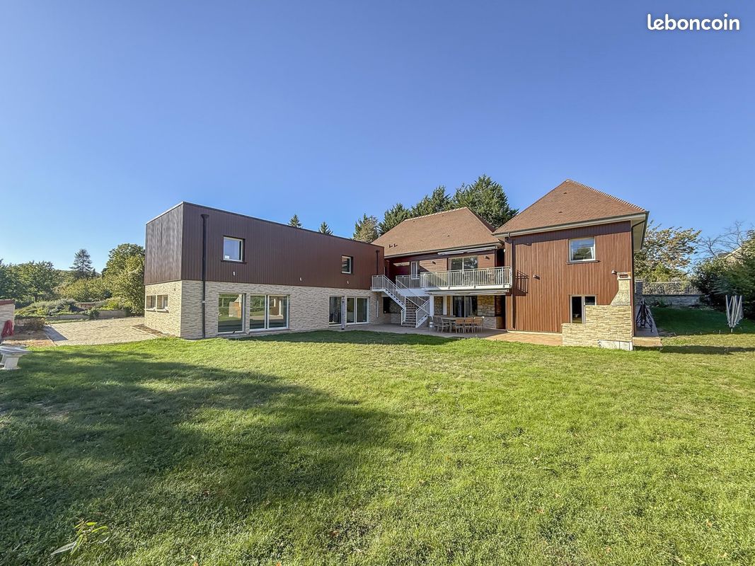 Maison 10 pièces 363 m² · à Magny-en-Vexin · 363 m² · 680 000 €