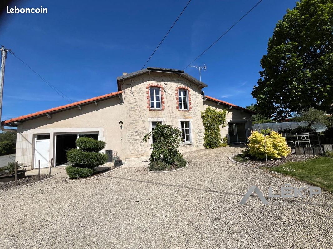 Maison 6 pièces 179 m² · à Les Herbiers · 179 m² · 259 900 €